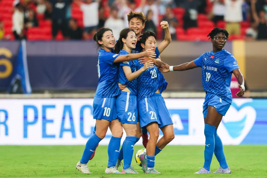 [图]武汉女足在女足冠军杯预选轮中击败奥克兰联